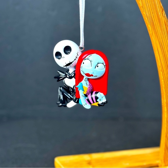 HALLMARK 2020 NIGHTMARE BEFORE CHRISTMAS JACK SKELLINGTON & SALLY - Picture 1 of 4